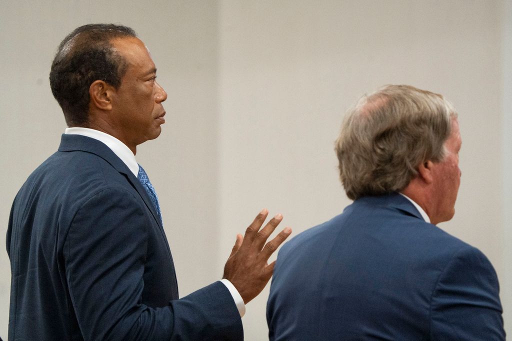 La defensa de Tiger Woods logró una reducción de los cargos contra el golfista.