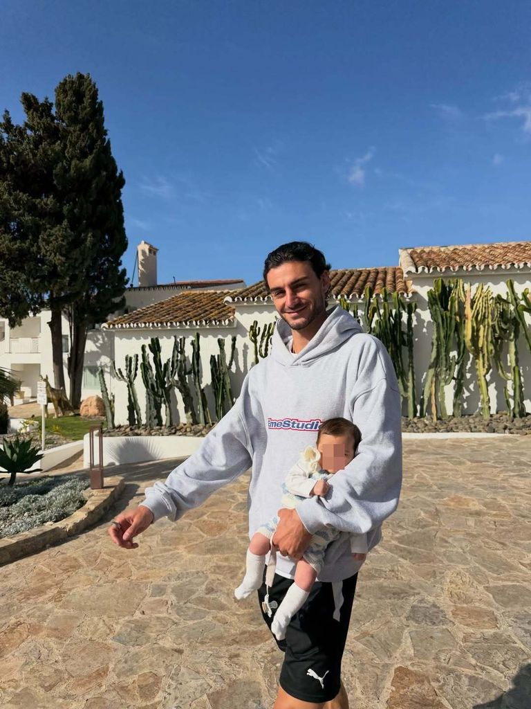 Juan Iglesias, disfrutando de tiempo de calidad con sus bebés en Marbella