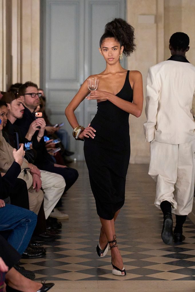 La referencia a Paloma Picasso en la pasarela. 