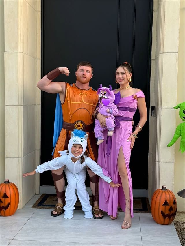 Saúl Canelo Álvarez y Fernanda Gómez junto a sus hijas Eva Victoria y María Fernanda, celebran el Halloween 2025