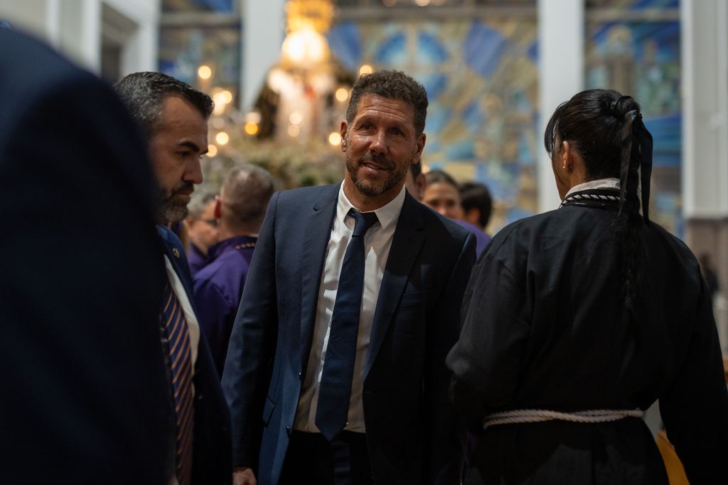 El entrenador del Atlético de Madrid, Diego Pablo Simeone, no quiso perderse una de las procesiones más importantes en Madrid