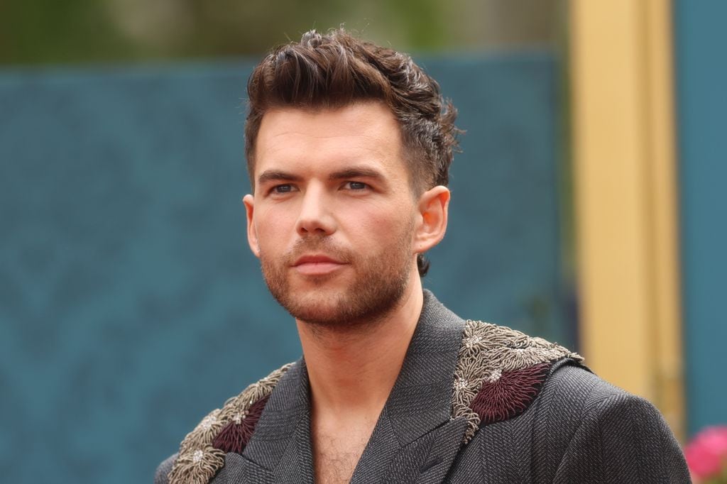 Luke Newton da vida a Colin en 'Los Bridgerton'