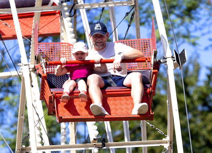Mike Tindall con sus hijos