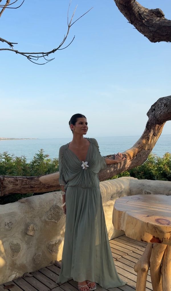 invitada anónima con vestido de Zara