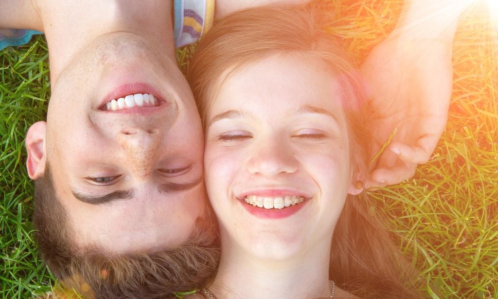 pareja de adolescentes