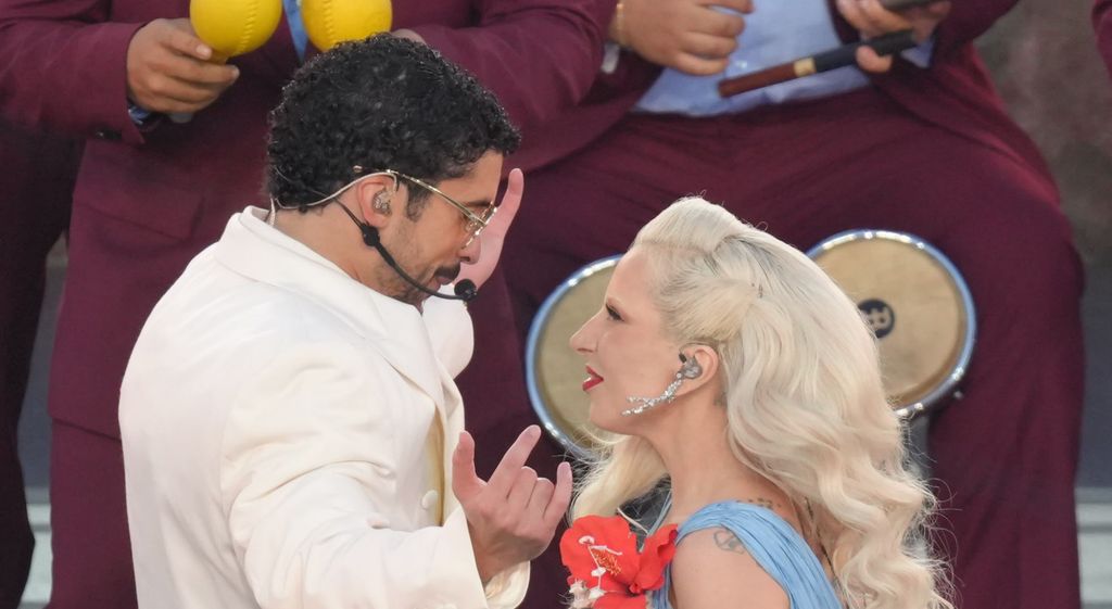 Bad Bunny y Lady Gaga en su actuación de la 'Super Bowl'