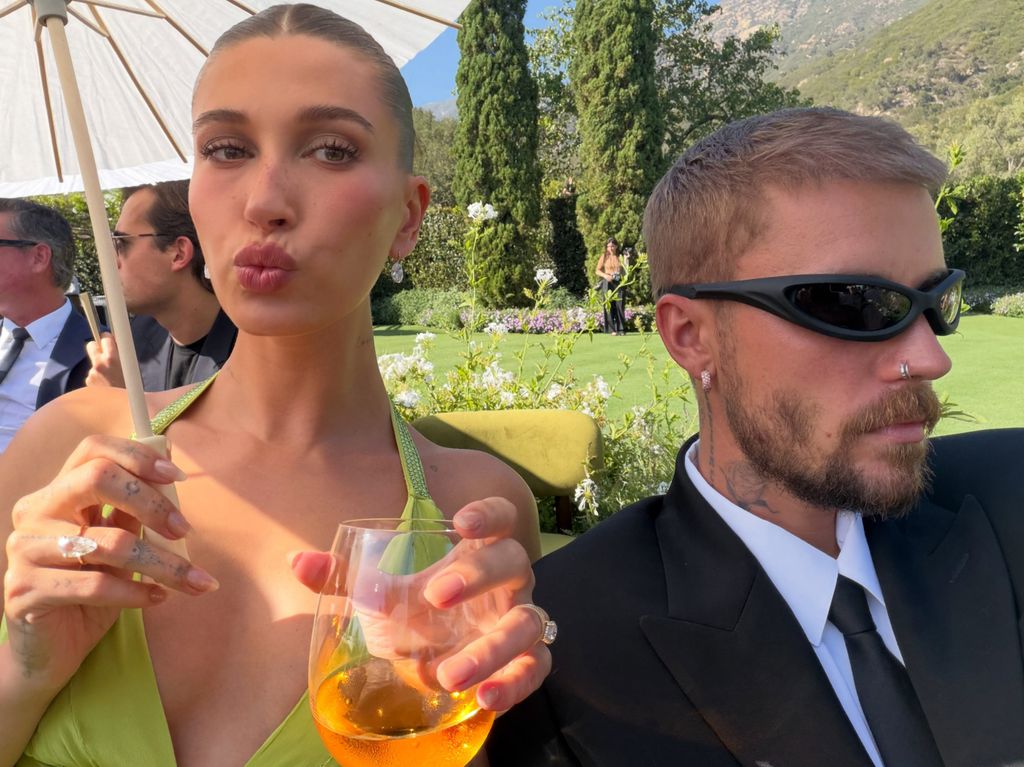 Justin y Hailey Bieber en la boda de Finneas O'Connell, hermano de Billie Eilish