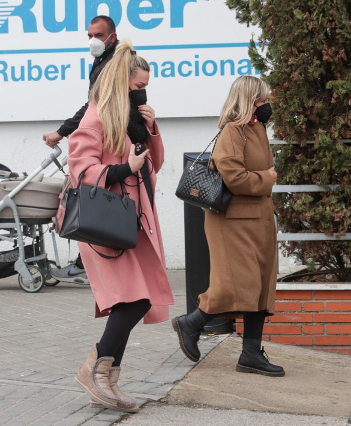 Edurne llega al hospital con su madre