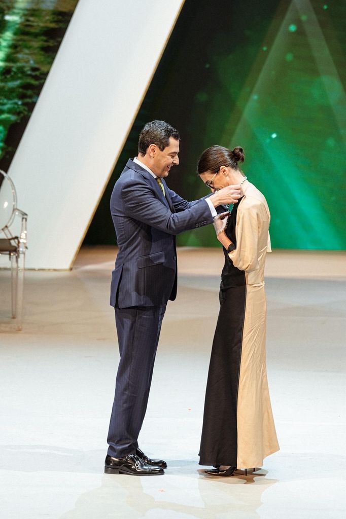 Paz Vega vestida de The IQ Collection para el Día de Andalucía 2026.