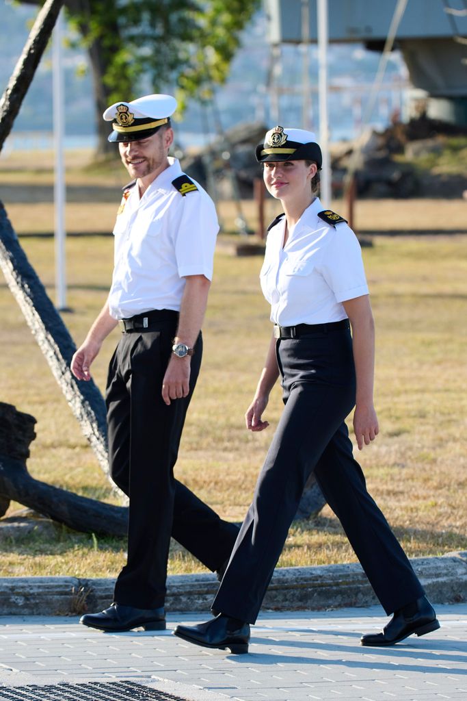La princesa Leonor se cambió el uniforme e hizo un recorrido por la escuela.