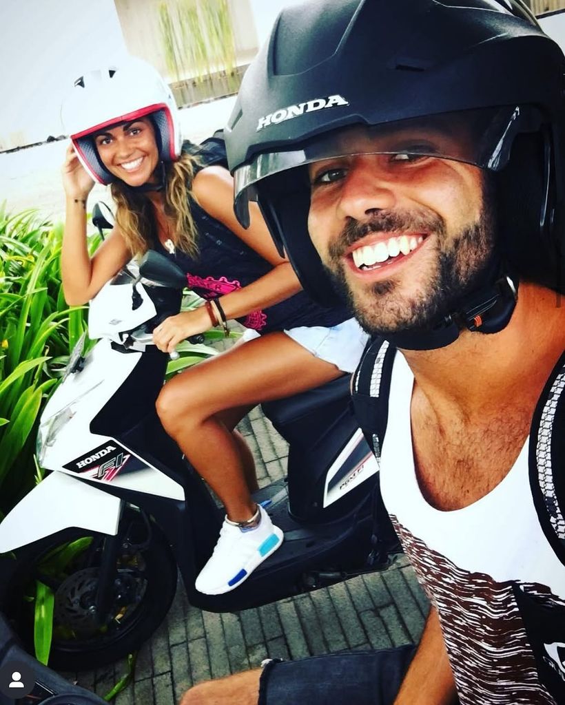 Selfie de Lara Álvarez con su hermano Bosco en moto