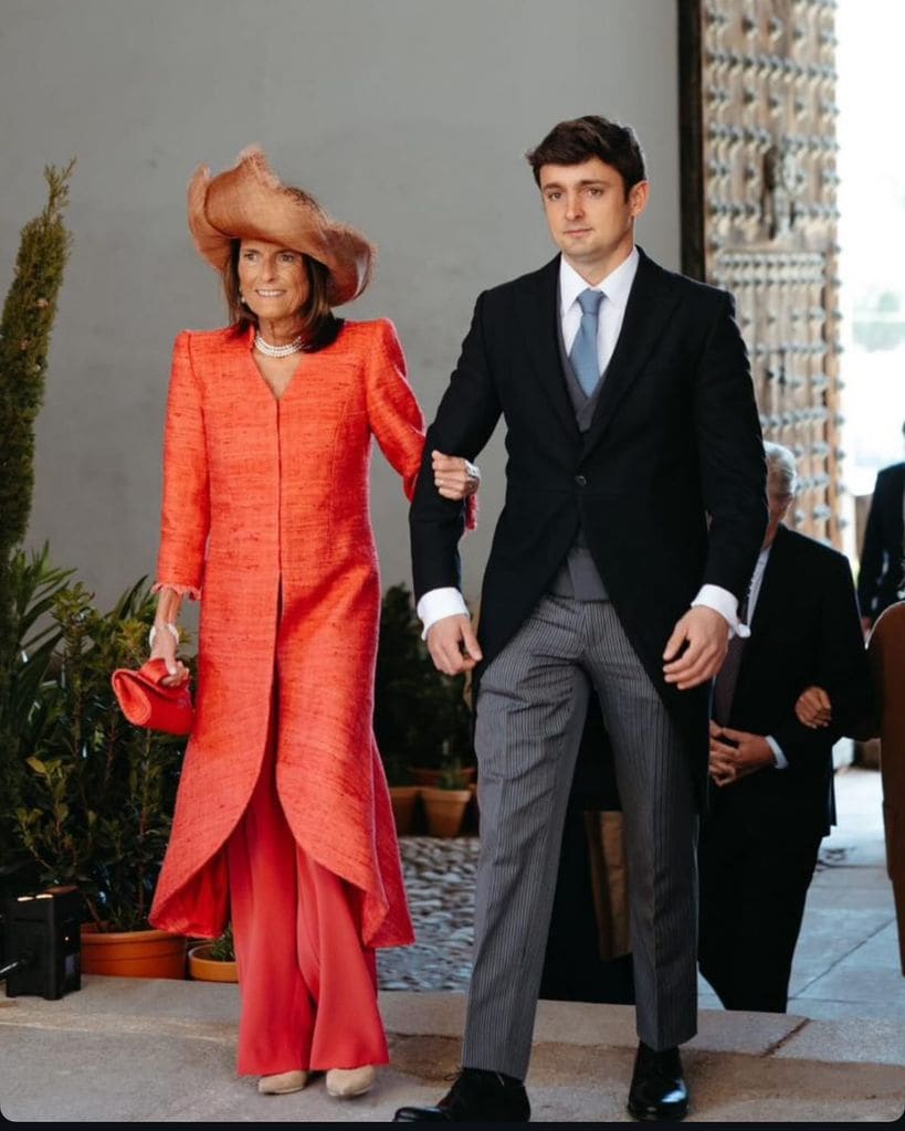 Madrinas de boda con pantalón seda rústica