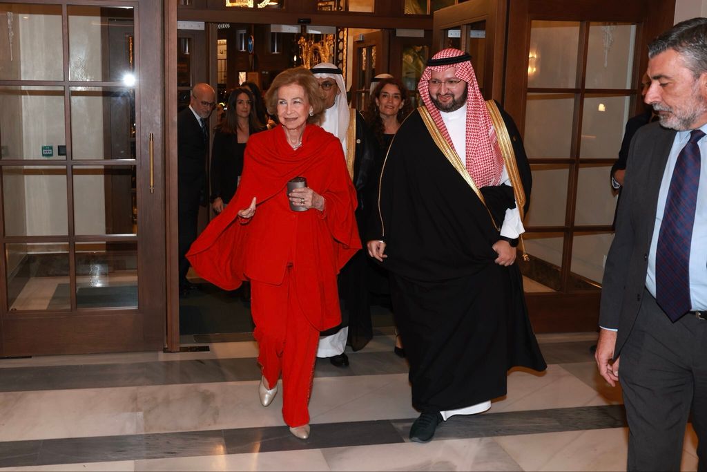 La reina Sofía llegando a la ceremonia del Premio Internacional Príncipe Talal para el Desarrollo Humano