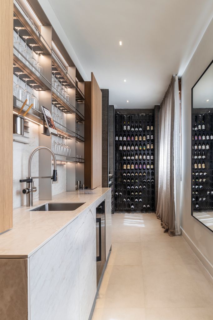 Zona de la cocina reservada a los vinos