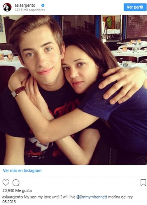 Jimmy Bennett y Asia Argento