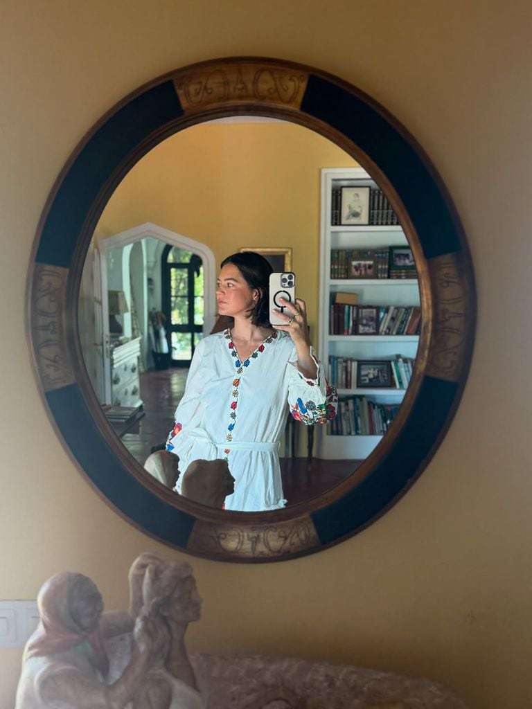 Isabelle Junot se va de boda en Andalucía y este fue su look de invitada