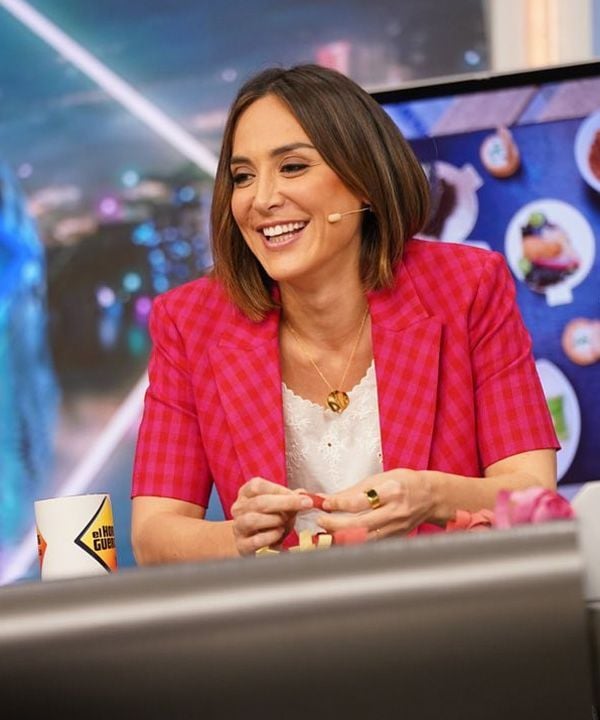 Tamara Falcó en el plató de 'El Hormiguero' viste una americana corta de Zara