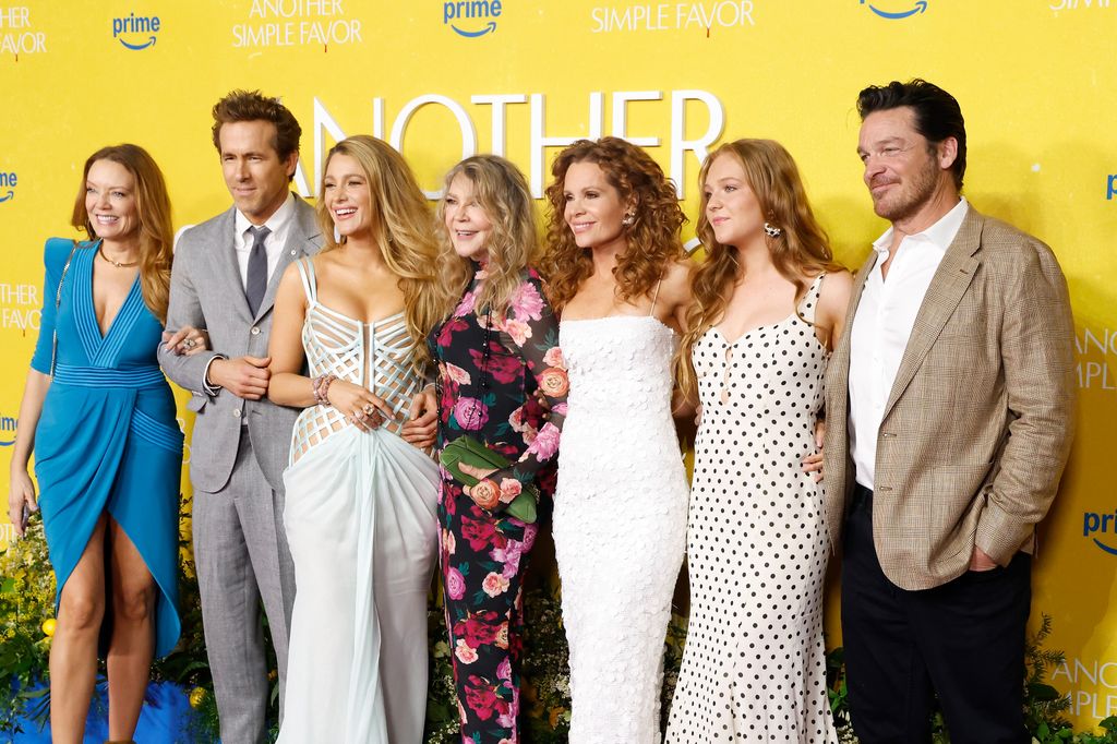 Lori Lively, Ryan Reynolds, Blake Lively, Elaine Lively, Robyn Lively, Kate Johnson, y Bart Johnson en el estreno de Another Simple Favor