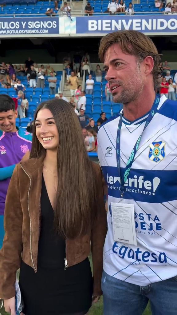 William Levy y su hija Kailey visitaron a las jugadoras del Club Deportivo Tenerife.
