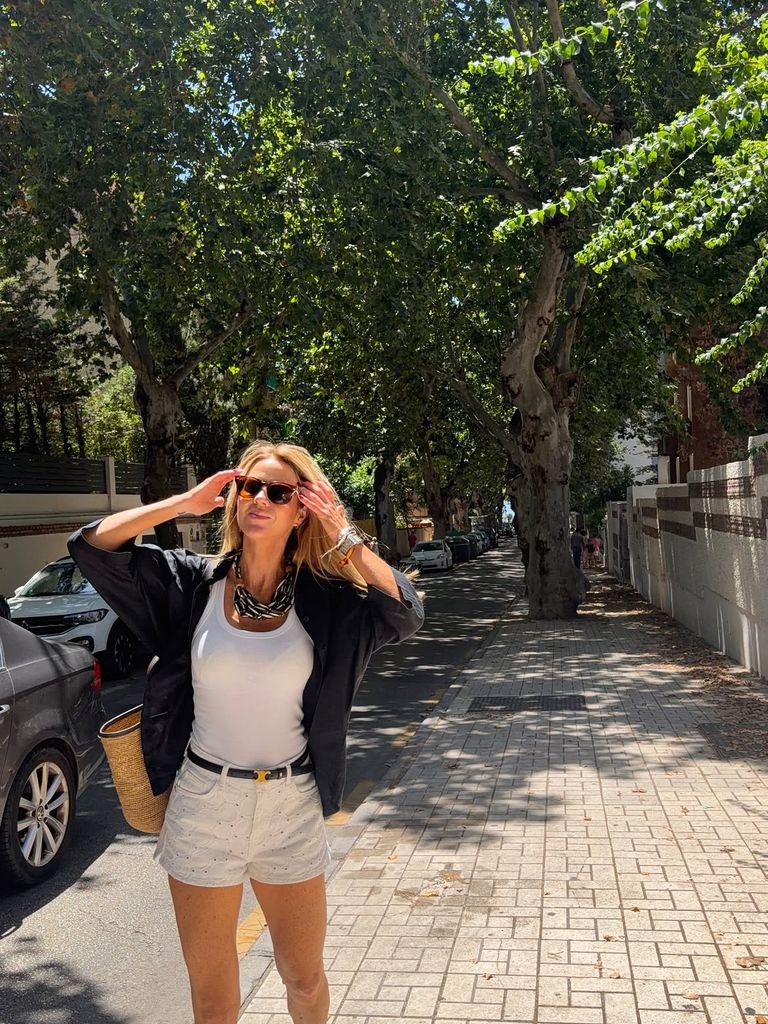 Amelia Bono con look de verano en sus vacaciones en Marbella, 2026.