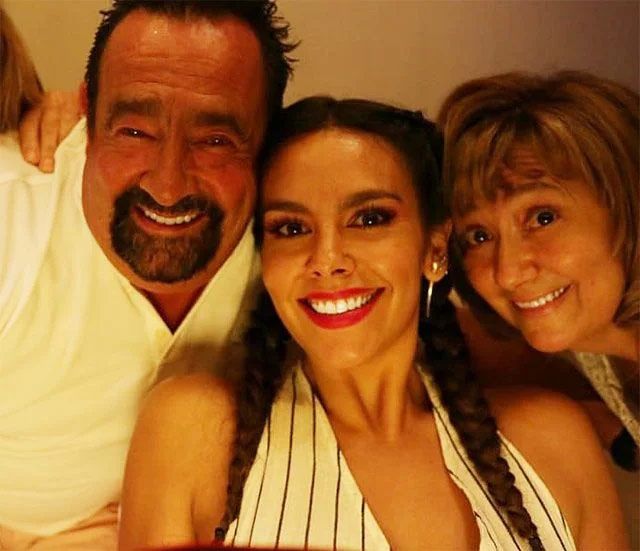 Cristina Pedroche, con sus padres