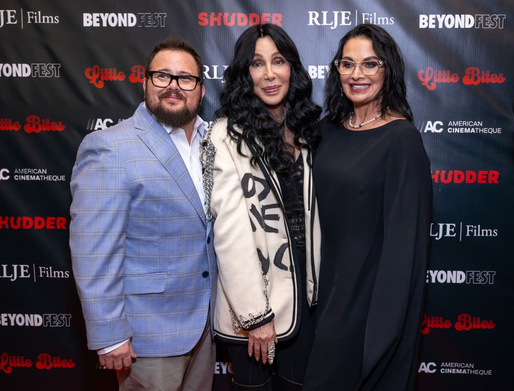 Chaz Bono con Cher y Shara Blue en una foto de archivo