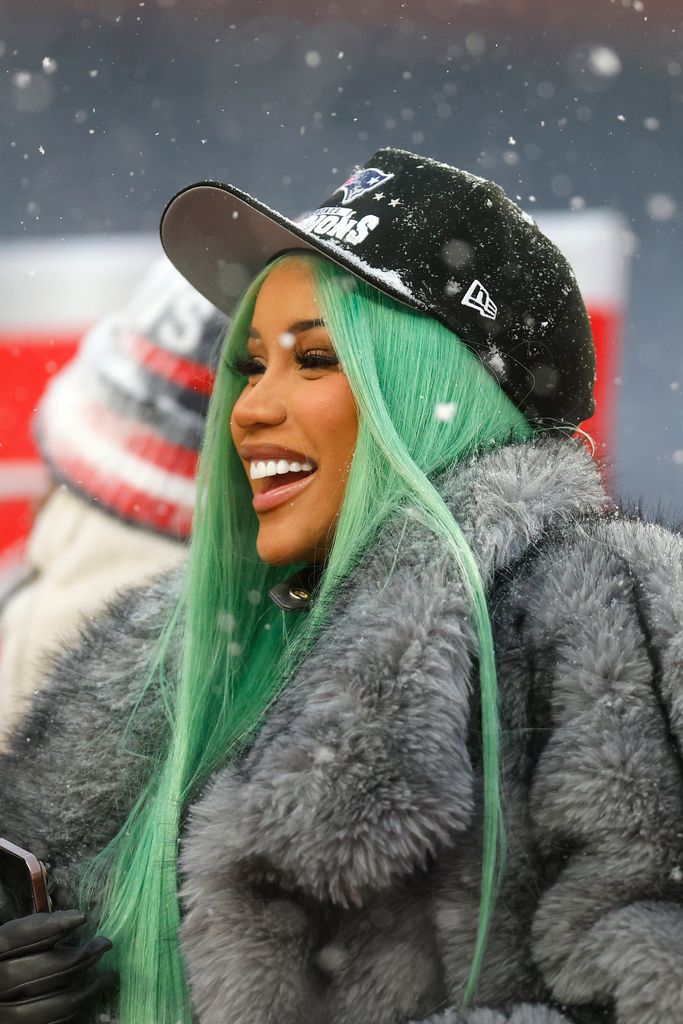 Cardi B se dejó ver en un ánimo festivo, celebrando la victoria de los Patriotas.  