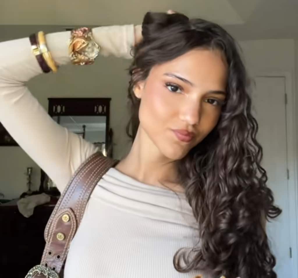 Ella es Ruth, hija de Julio Iglesias Puga y Ronna Keitt.