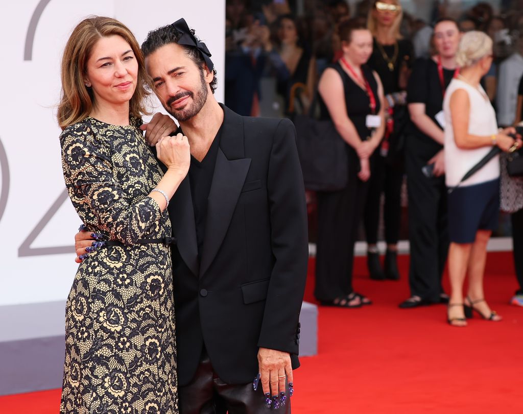 Marc y Sofía han construido una amistad de varios años, incluso en su etapa al frente de Louis Vuitton el diseñador la invitó a crear en conjunto una bolsa que llevó el nombre de la directora de cine