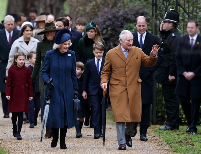 Los Windsor acuden a la tradicional misa de Navidad