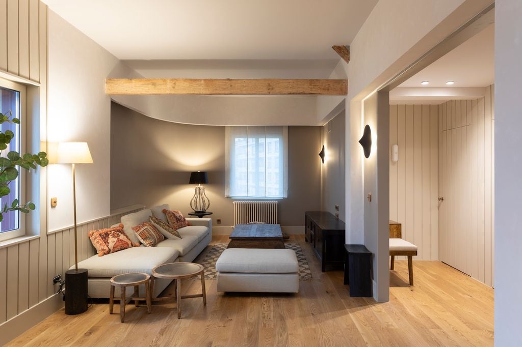 Salón con mueble exento. 