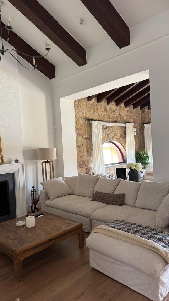 Así es por dentro la casa de la escritora Mercedes Ron