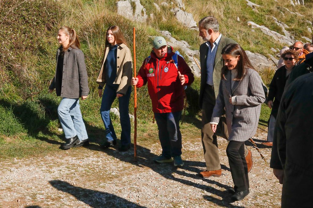 Familia Real paseando por Sotres en su visita como Pueblo Ejemplar 2024