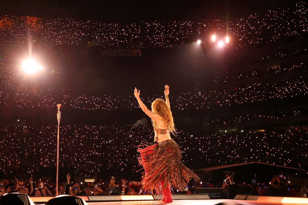  Shakira ha hecho vibrar a miles con su música en su gira 'Las Mujeres Ya No Lloran Tour'.