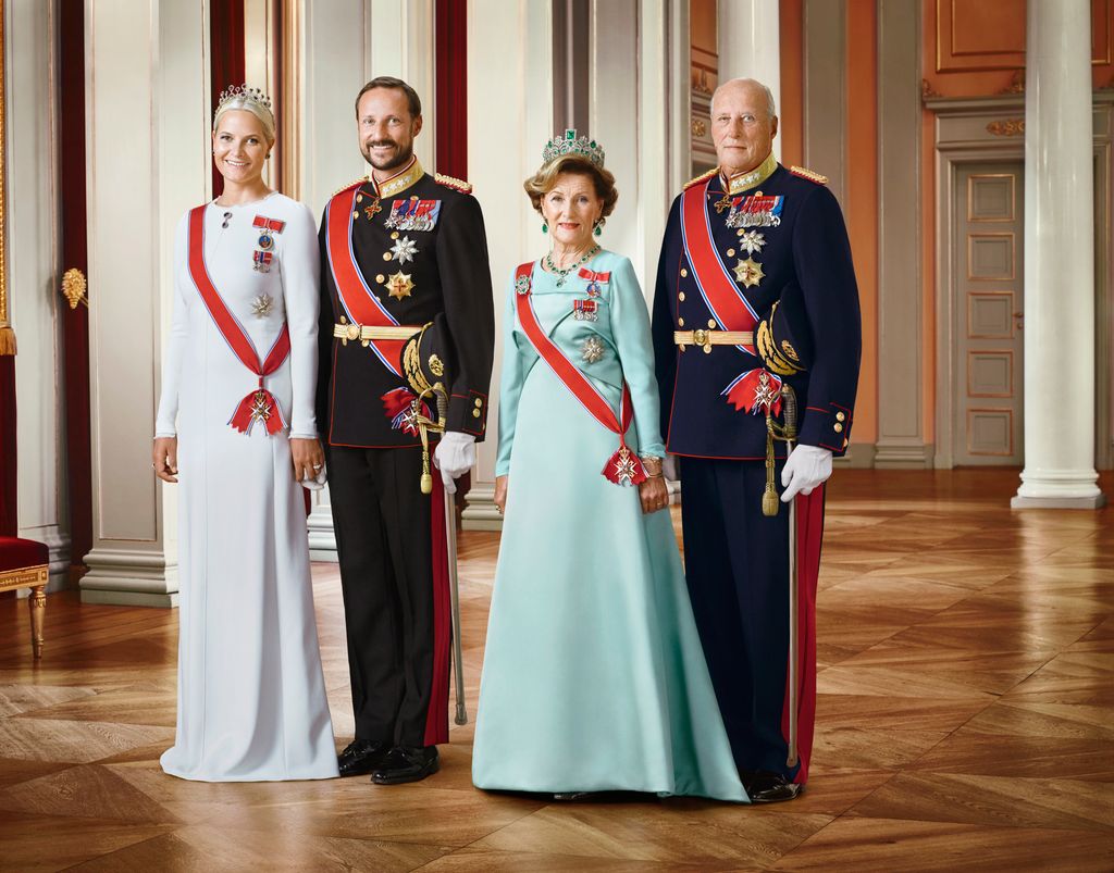 La princess Mette-Marit, el príncipe Haakon, la reina Sonja y el rey Harald V 