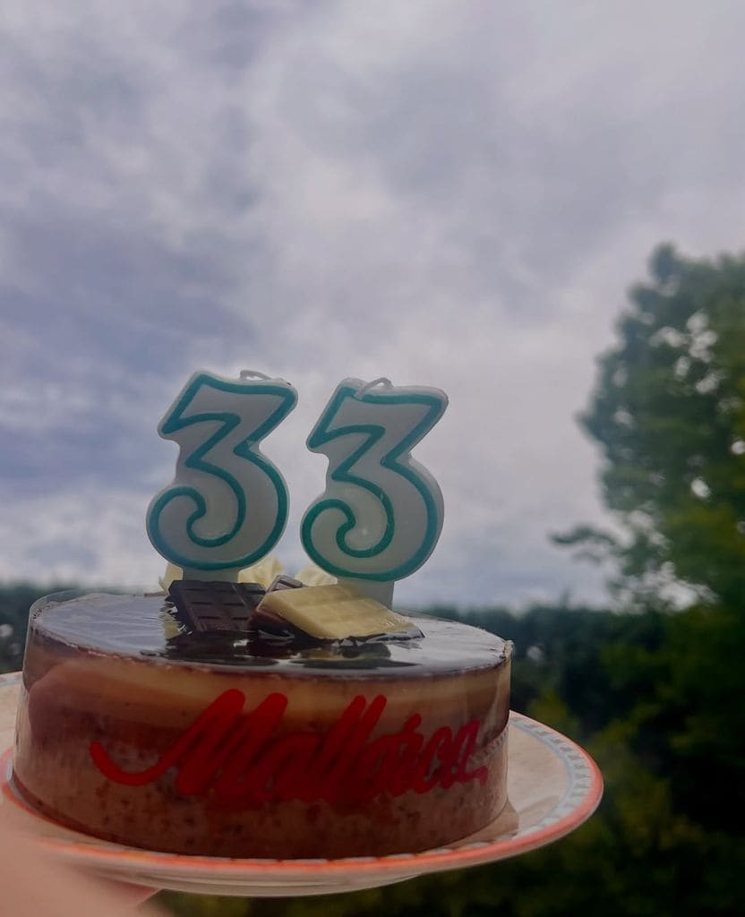 La tarta con la que Ana Obregón ha conmemorado el 33º cumpleaños de su hijo Aless