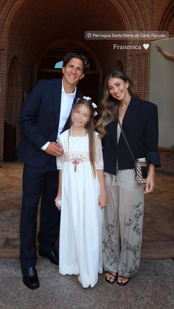 Giuliano Simeone ha acompañado a su hermana Francesa el día de su comunión.