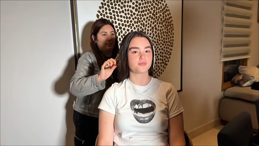 Emily Álvarez se colocó extensiones en el cabello para lucir bella durante su fiesta