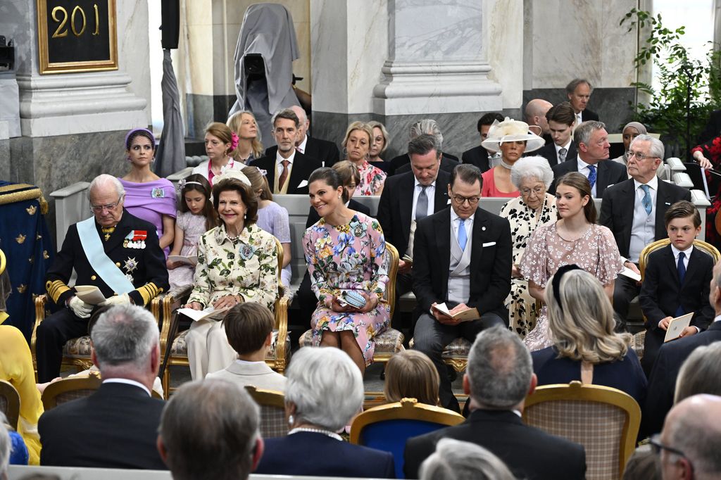 Carlos Felipe y Silvia de Suecia con los príncipes Victoria y Daniel y los príncipes Estelle y Oscar