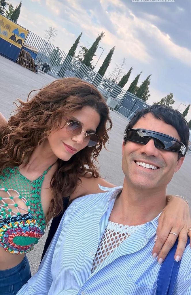 Marco Llorente y Juana Acosta camino al concierto 