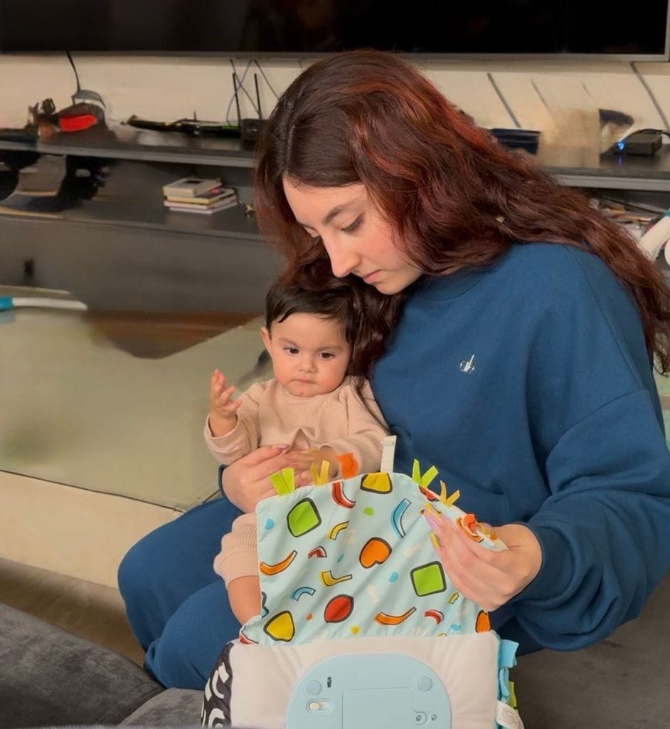 Tessa, la hija de José Eduardo Derbez, se reencuentra su con tía y madrina Vicky Fayad