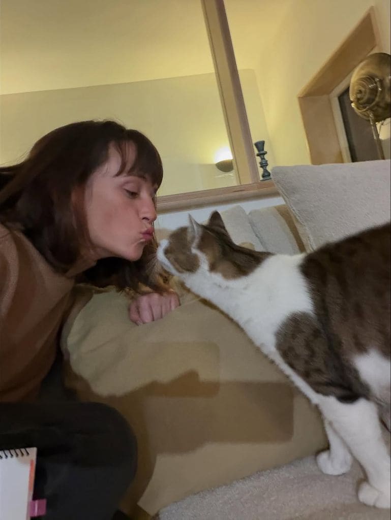 Susana con su gato