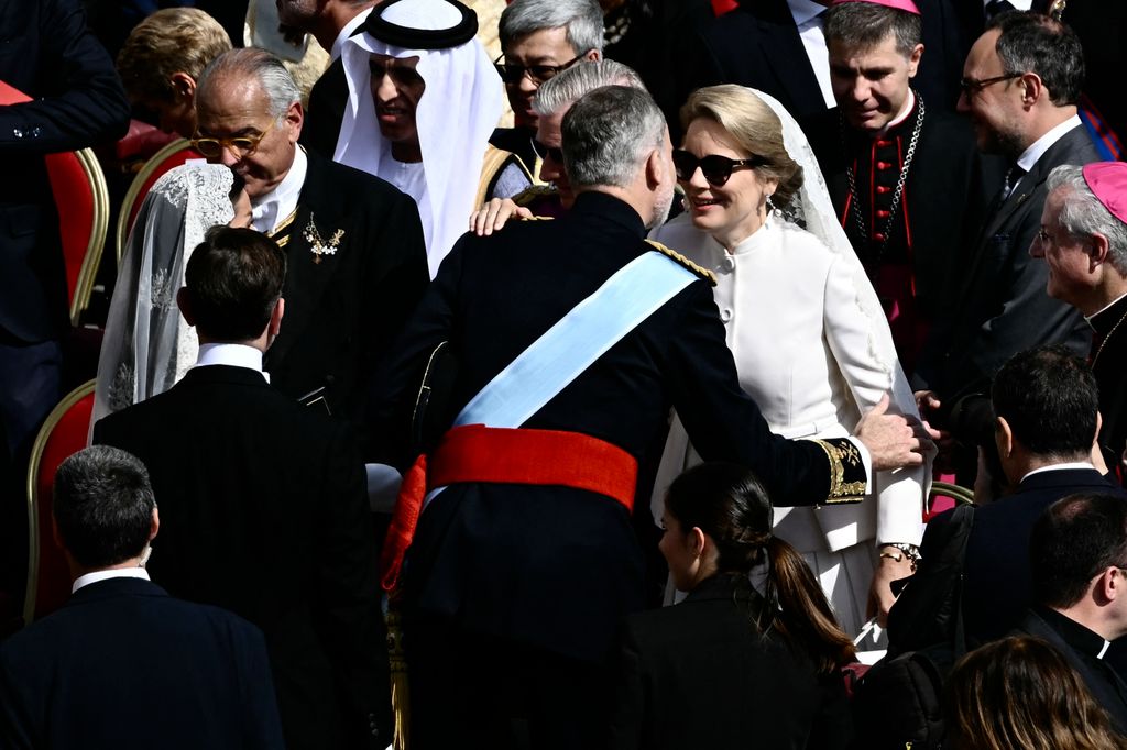 El rey Felipe VI y la reina Letizia saludan a Matilde de Bélgica