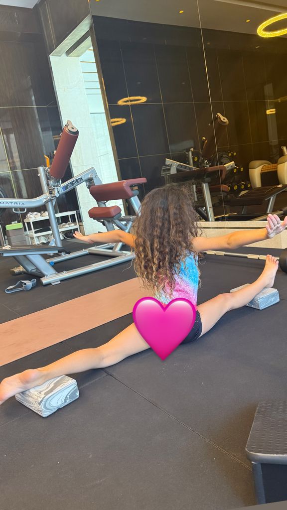 Georgina Rodríguez mostró la gran flexibilidad de su hija Alana como gimnasta.