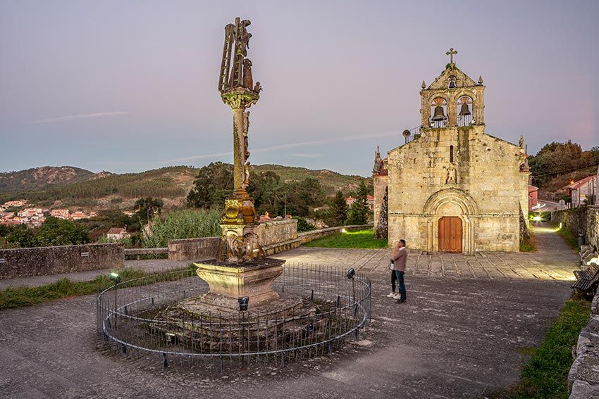 Plaza de la Iglesia de San Andrés en Hío, Pontevedra