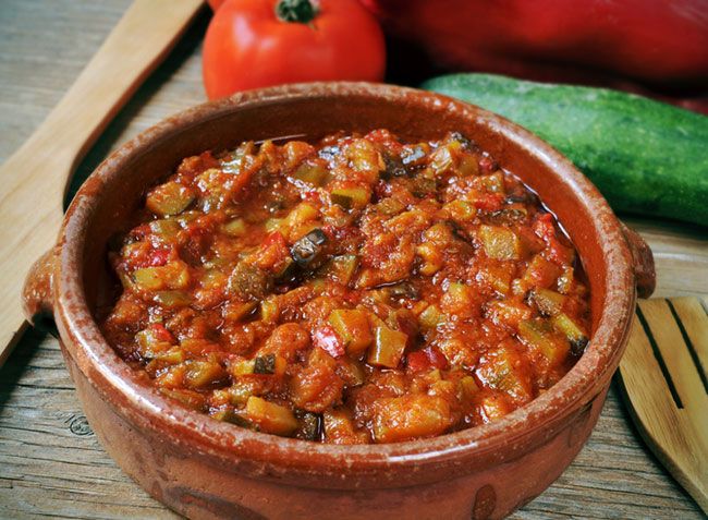 Las 'Jornadas del puchero y la cazuela' que estos días acoge Toledo se presentan como una oportunidad ideal para degustar algunas de las recetas más tradicionales de la zona. Entre ellas no falta, como no podía ser menos, el tradicional pisto. ¡Delicioso! 