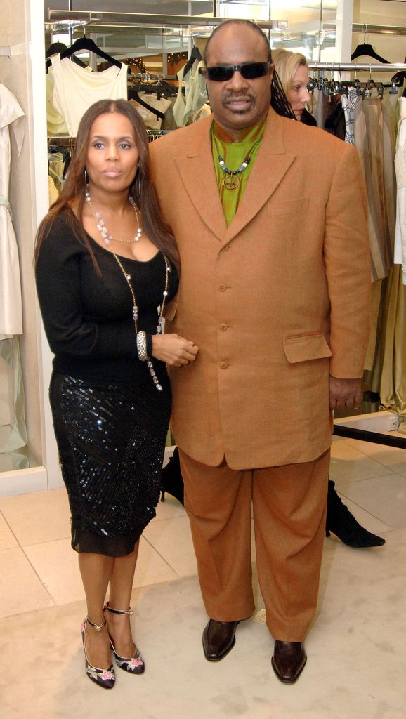 Stevie Wonder junto a su entonces esposa, la diseñadora Kai Milla