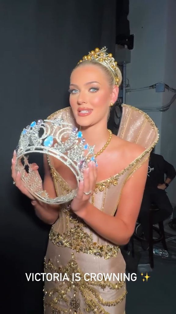 La actual Miss Universe, Victoria Kjær Theilvig, coronó a la nueva Miss Universe República Dominicana 