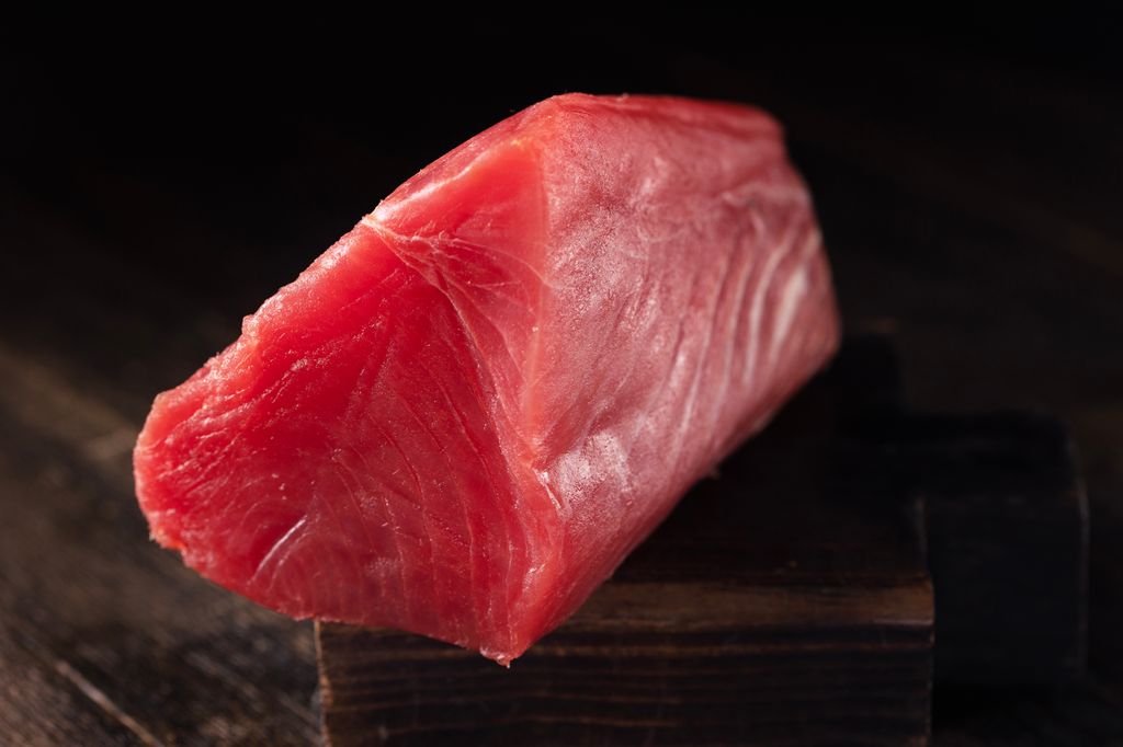 El lomo de atún rojo es ideal para cortar en láminas finas.
