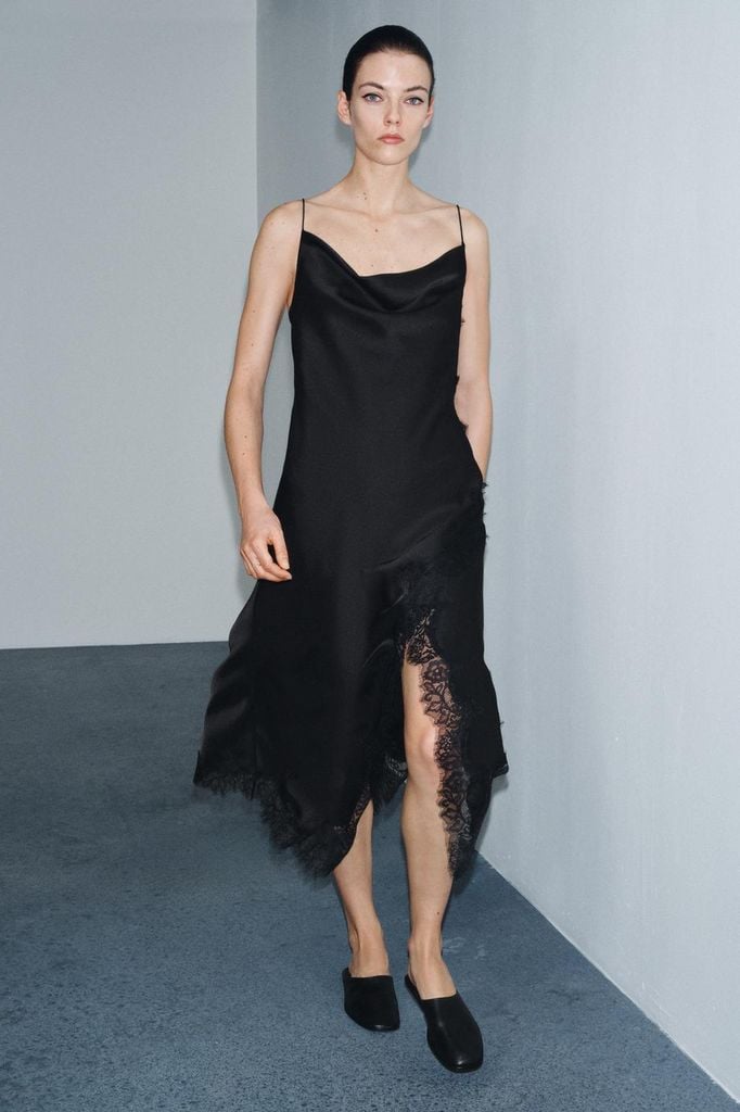 Vestidos negros navidad de Zara 2025